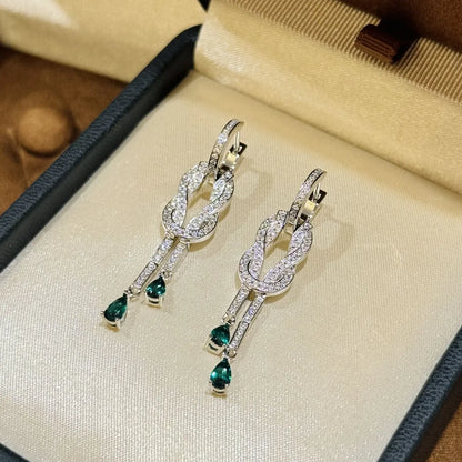 Pendientes de Argolla  "Nudo de la Fortuna" Pavé de Circonitas y Lágrimas Verdes.